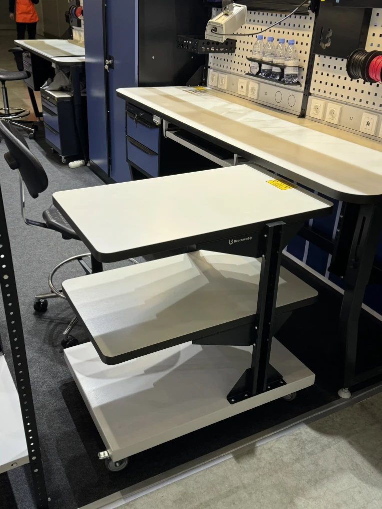 Подкатной антистатический стол SPC A купить в Архангельске Подкатной антистатический стол SPC A купить в Архангельске