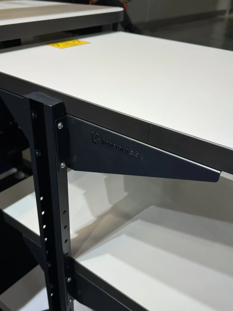 Подкатной антистатический стол SPC A купить в Архангельске Подкатной антистатический стол SPC A купить в Архангельске